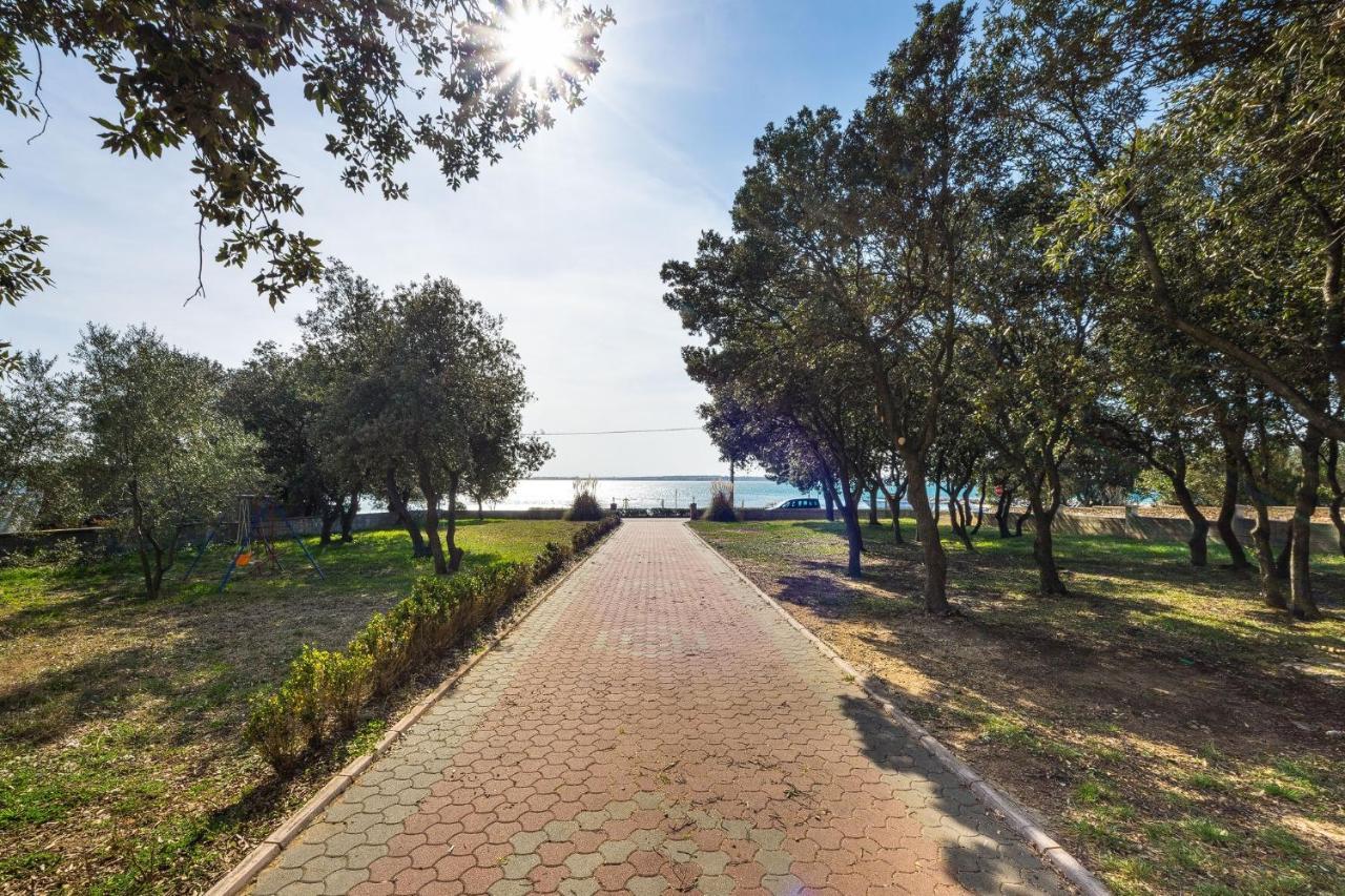 Apartments By The Sea Vrsi - Mulo, Zadar - 5951 Esterno foto